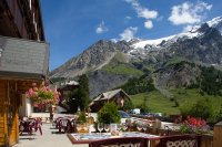 terrasse facing the meije